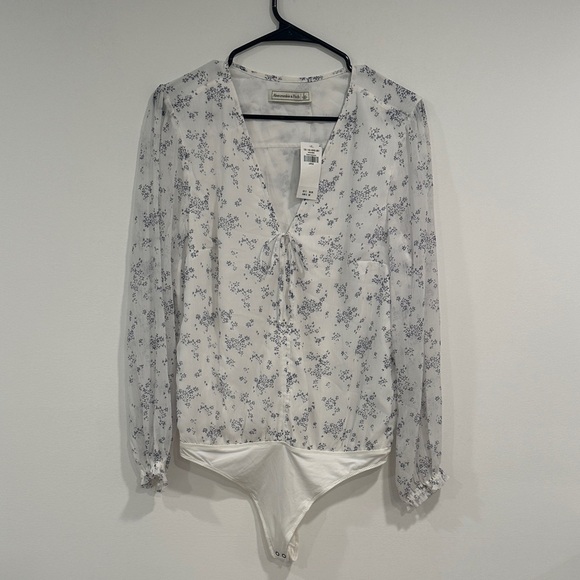 Abercrombie & Fitch Tops - Abercrombie & Fitch Blue Floral Blouse
